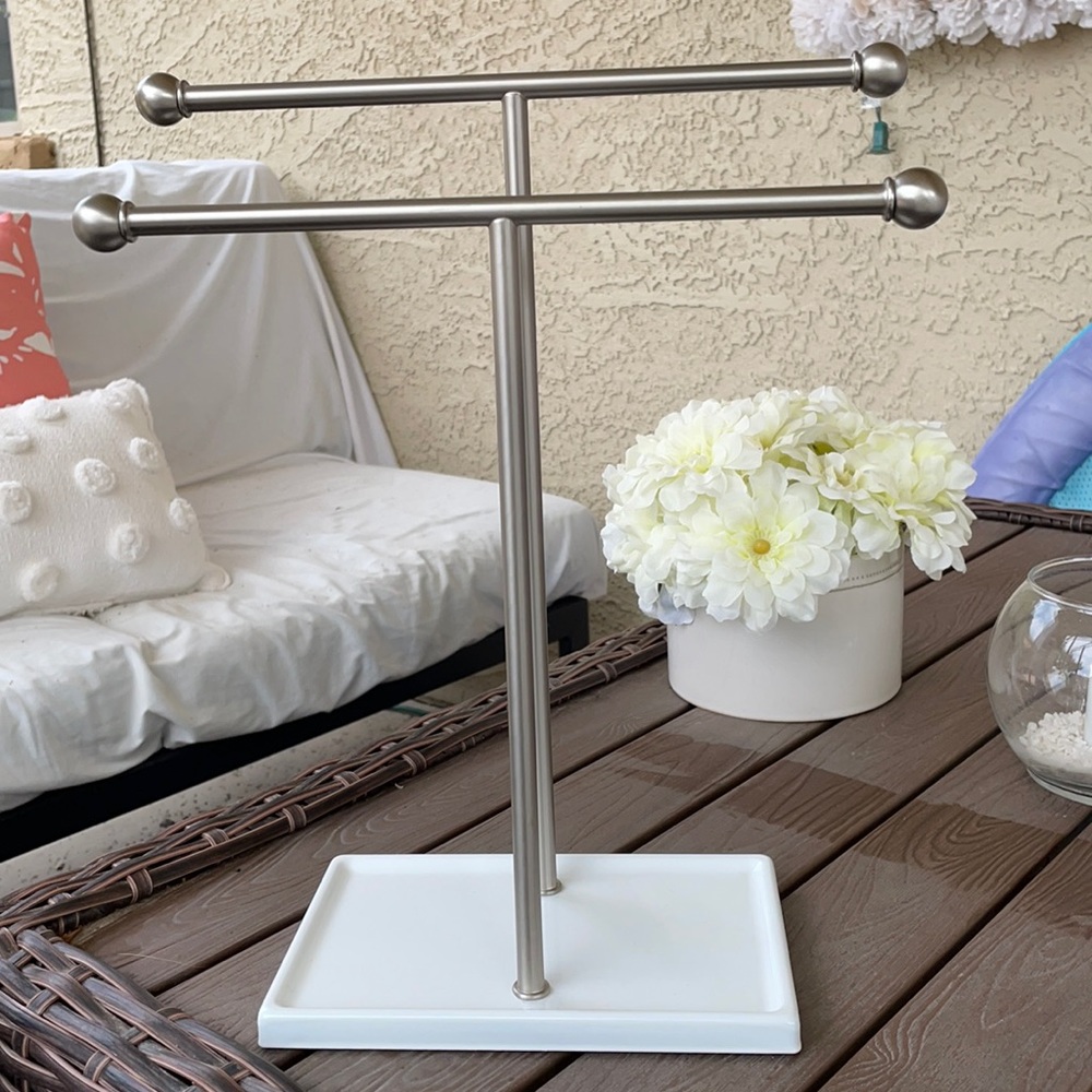 Towel holder or accessories stand Nickel white
